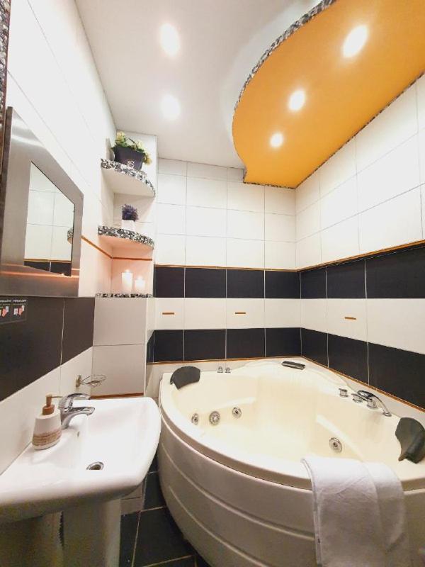 Inn Home Apartments-Olimpiysky Stadium Area キエフ エクステリア 写真